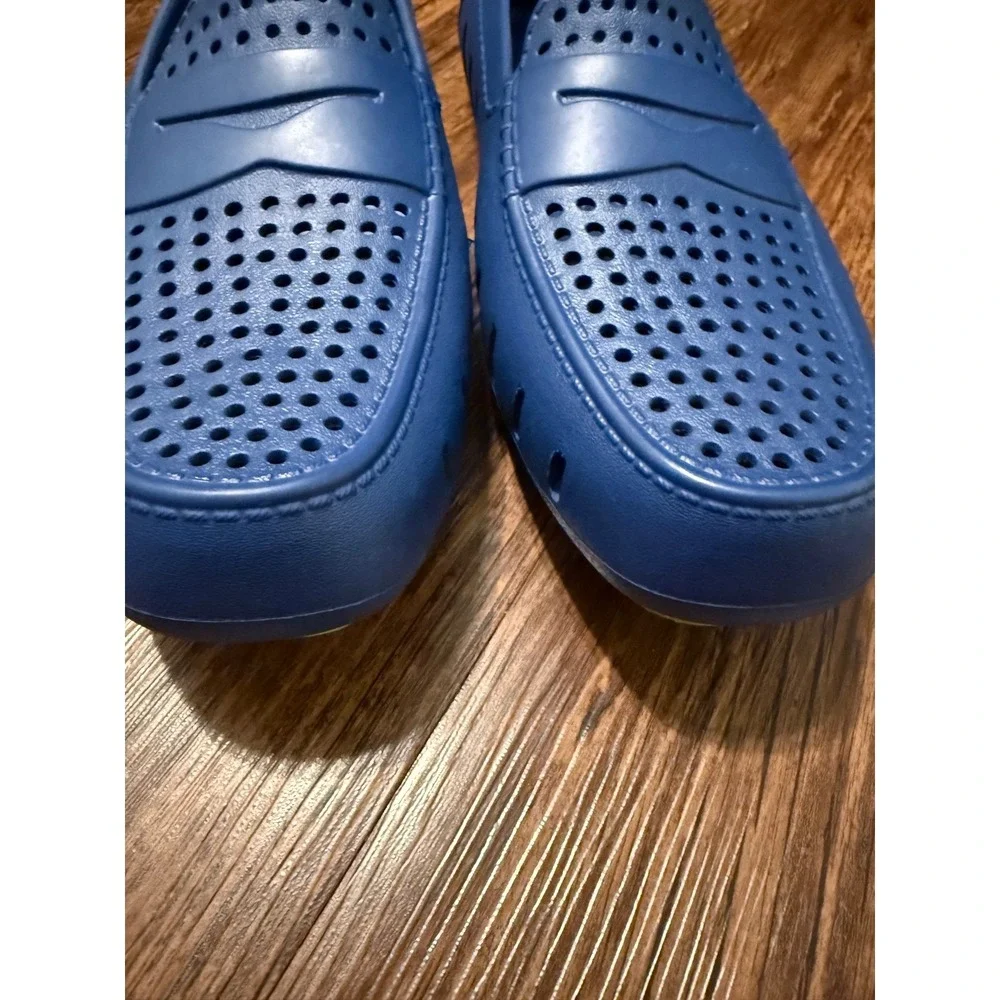 Floaters Men's Blue Slip On Water Shoes Perforated Size 12 Slip On Clogs Driving